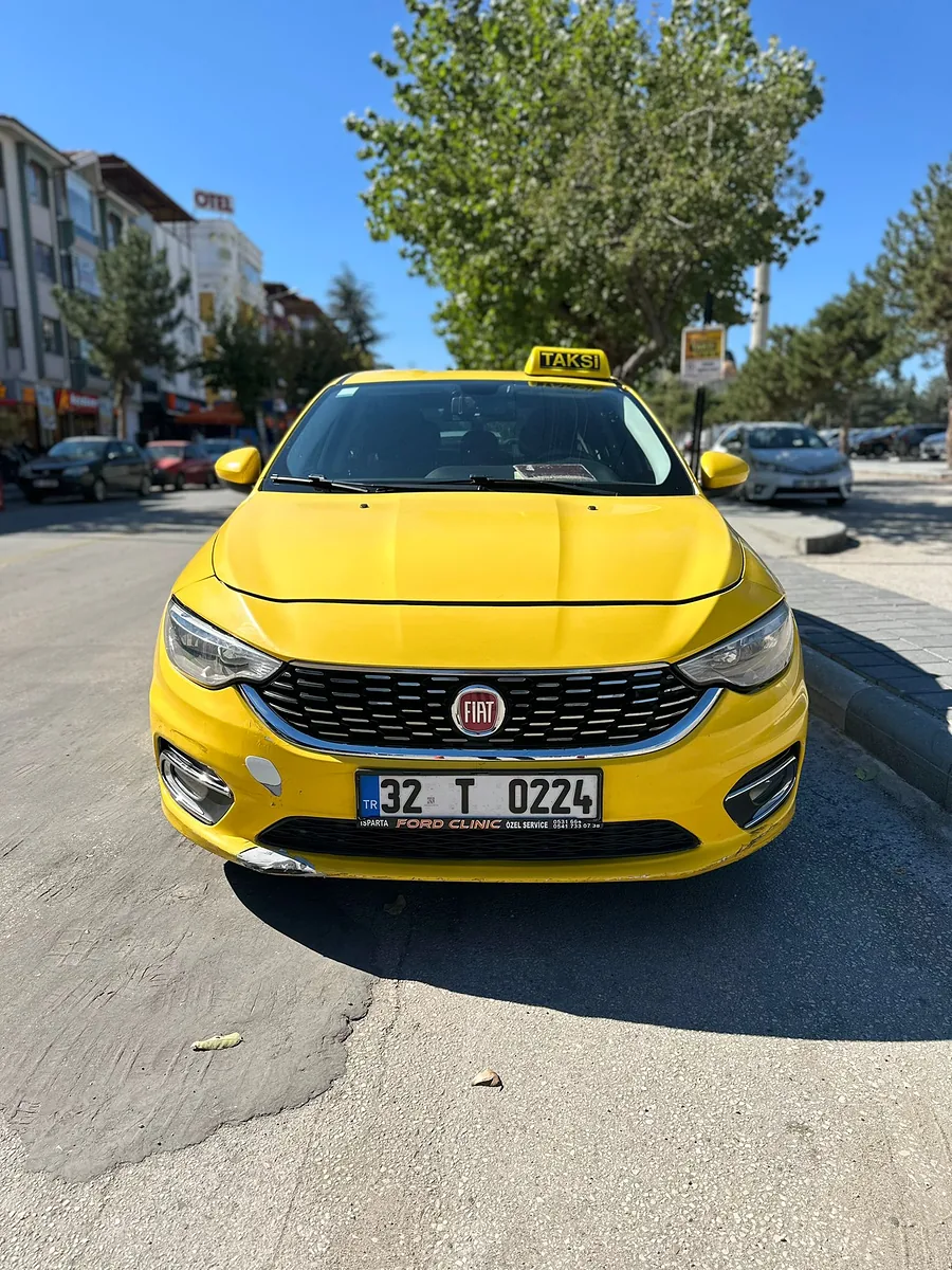 İyaş Taksi Fiat Egea sedan taksi önden görünüm, plaka 32 T 0224, Isparta