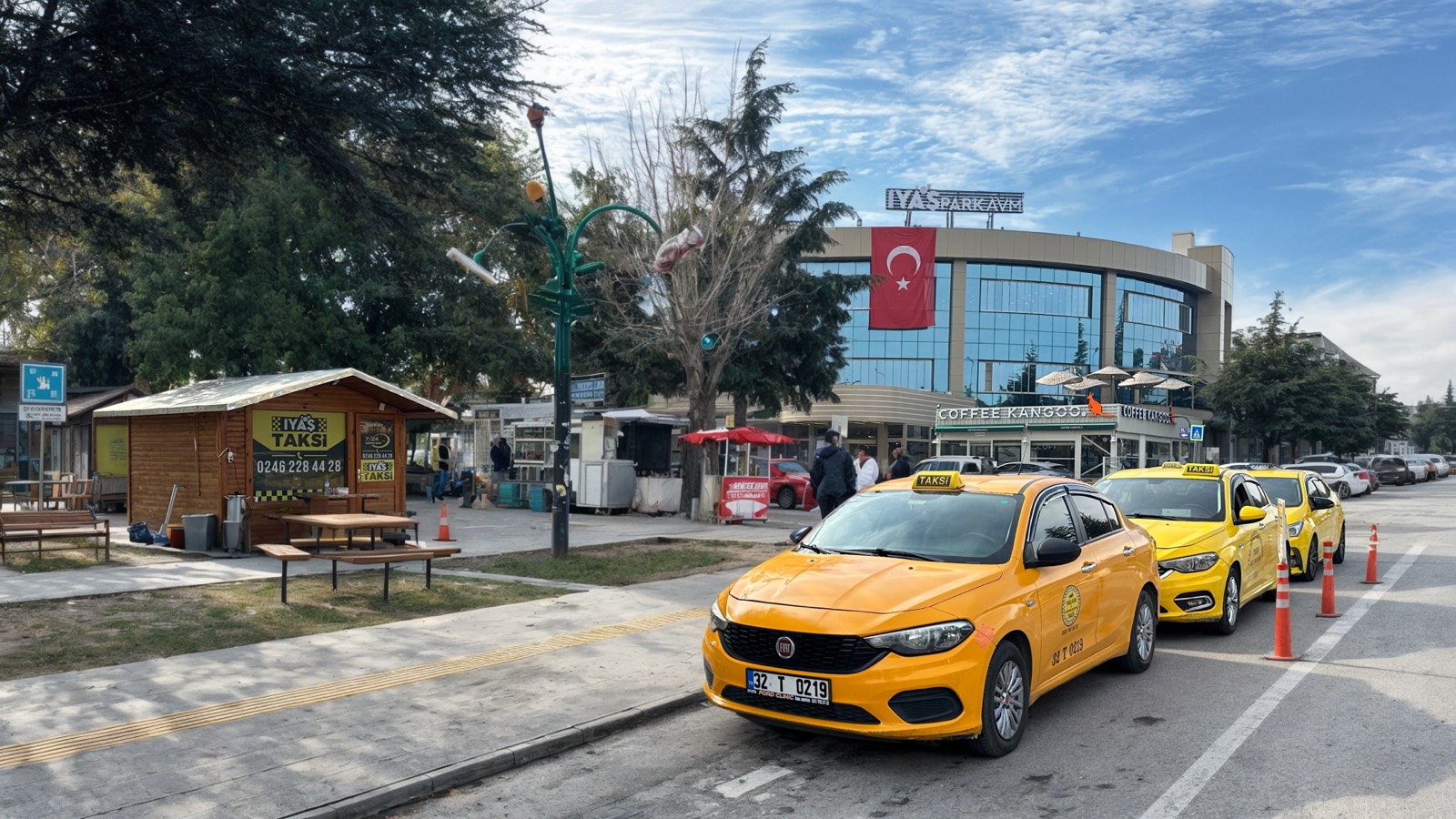 Iyaş Park AVM İYAŞ Taksi Durağı