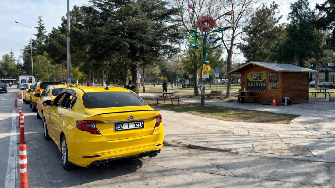 Iyaş Park taksi durağı sırası